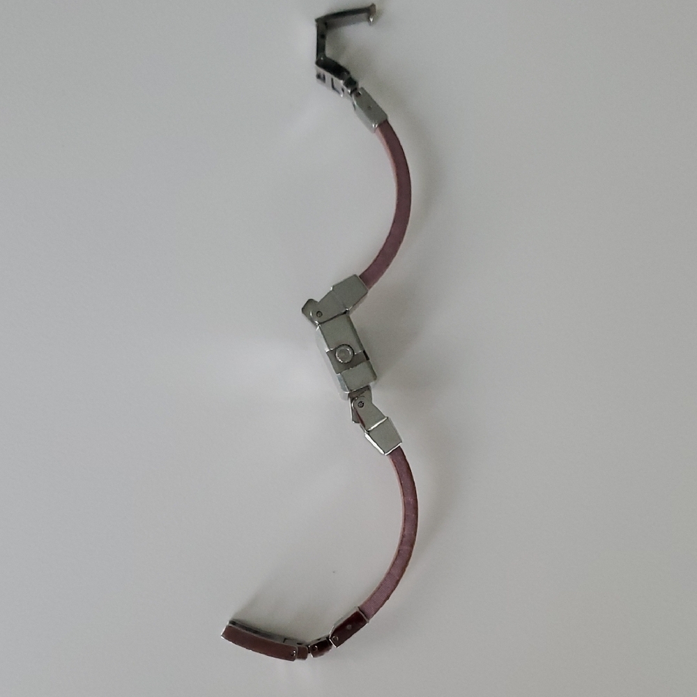 White Gold and Diamond Face G Watch With Pink Strap. - Picture 5 of 8